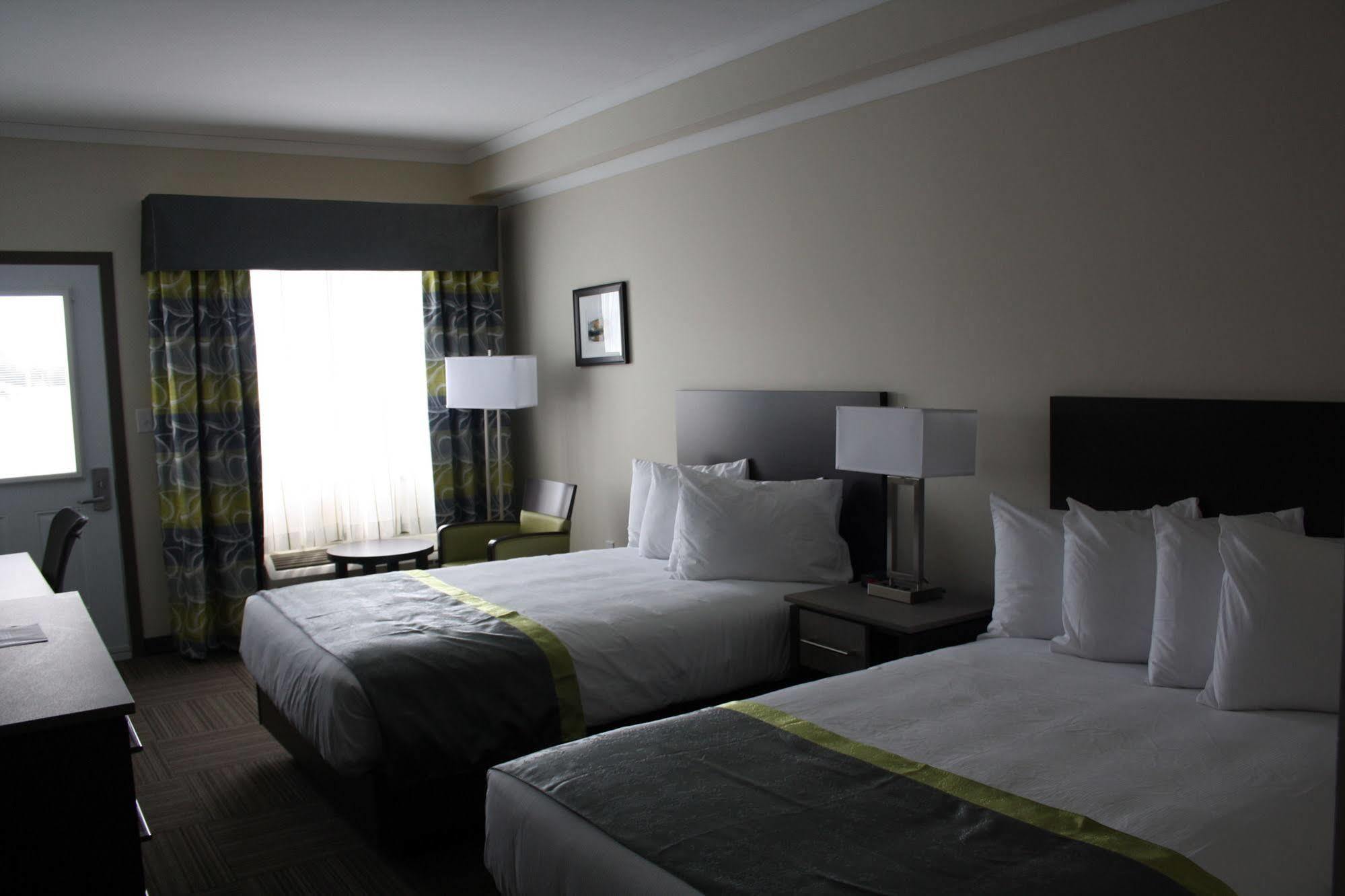 Crossroads Inn & Suites Paradise Εξωτερικό φωτογραφία