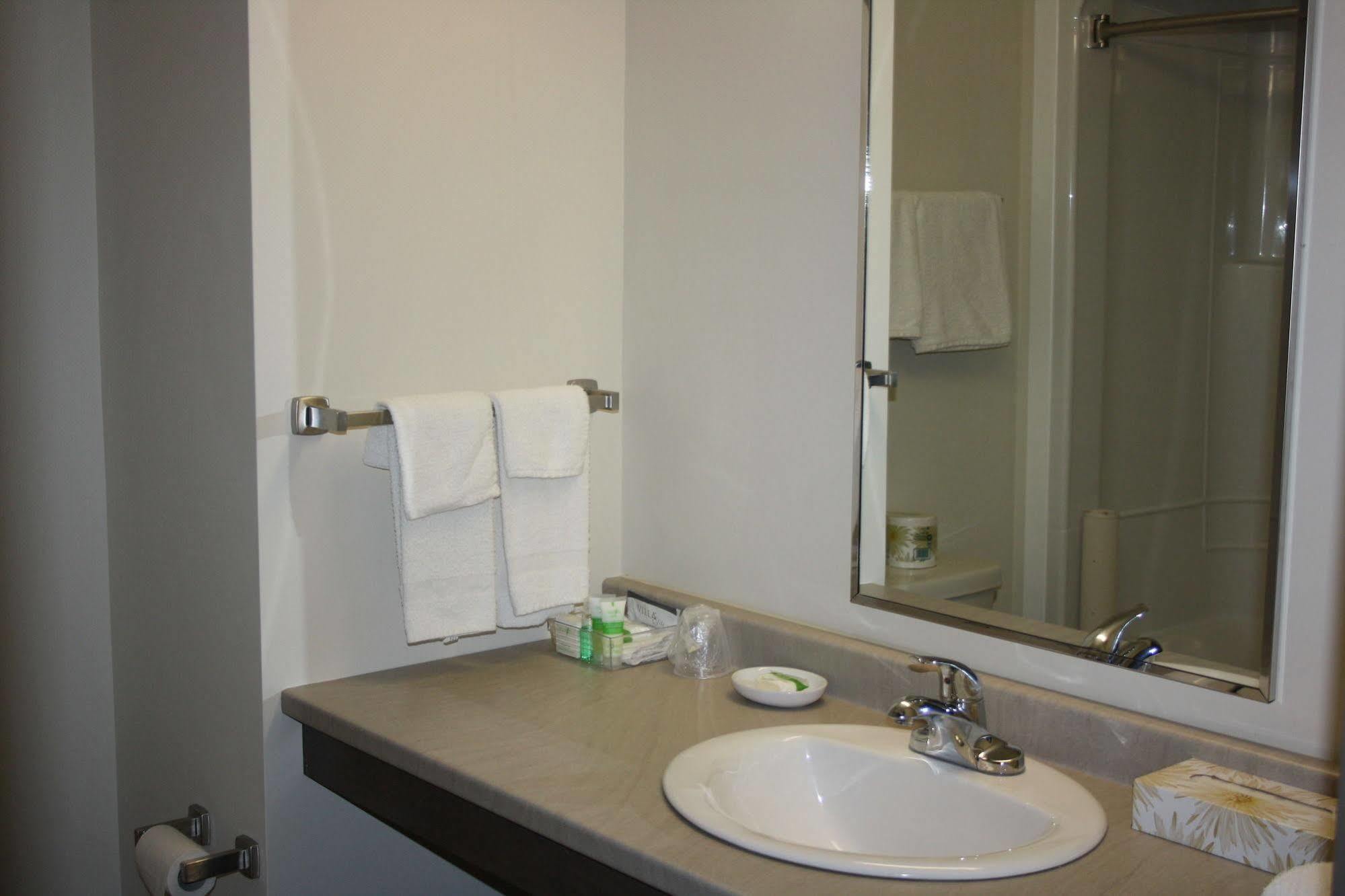 Crossroads Inn & Suites Paradise Εξωτερικό φωτογραφία